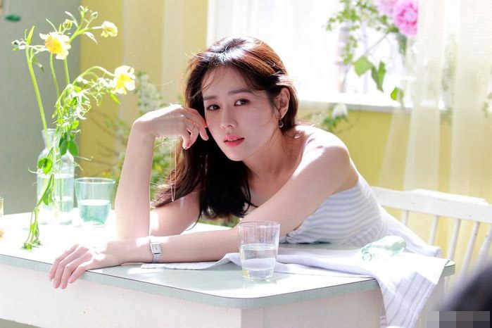 Nước không chỉ tốt cho da mà còn cả vóc dáng. Không phải là nước ép hay sinh tố, nước trắng mới chính là chìa khoá của giảm cân, giữ dáng.