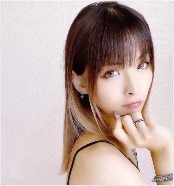 Anh thậm chí còn được mời đóng phim 18+.