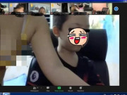 Làm mẹ - Mẹ mặc váy ngủ hớ hênh lọt vào camera khi con học online, ai nhìn đều đỏ mặt