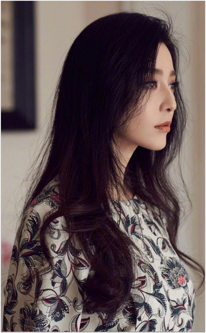 Nữ hoàng thị phi có một sinh nhật buồn, cô đơn.