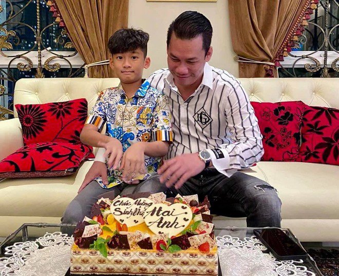 Ở với bố đại gia Sài Gòn, con trai Lệ Quyên bị nghi chưa đủ tuổi đã được tiêm vaccine Covid-19 - 5