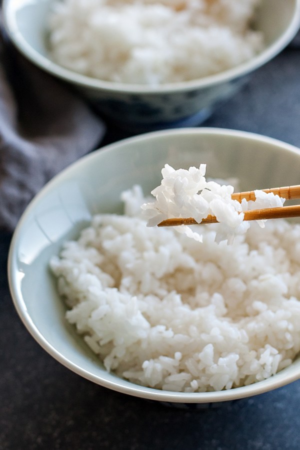 Cơm nấu dẻo, ngon khiến bữa ăn thêm hấp dẫn