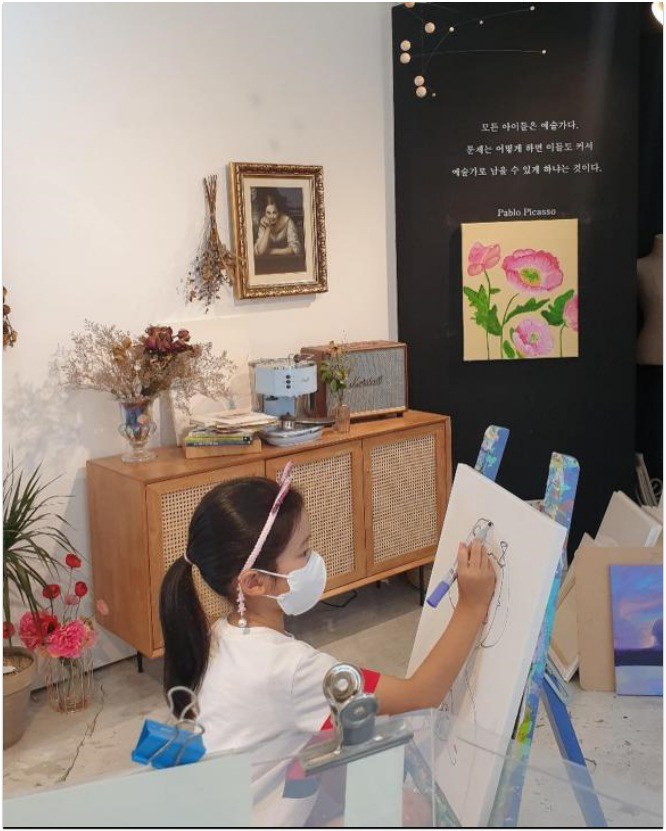 Han Hye Jin khoe con gái trên trang cá nhân tiết lộ luôn không gian sống.
