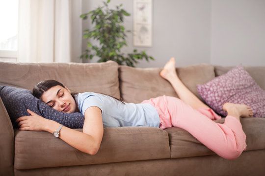 Ăn no rồi lại nằm khềnh tưởng an nhàn nhưng lại không tốt cho sức khỏe