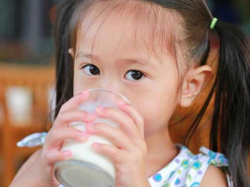Nếu không có thứ này, trẻ dù uống bao nhiêu sữa cũng khó hấp thụ đầy đủ canxi