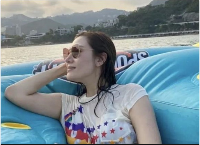 Lý Gia Hân thường đăng ảnh đi du lịch.