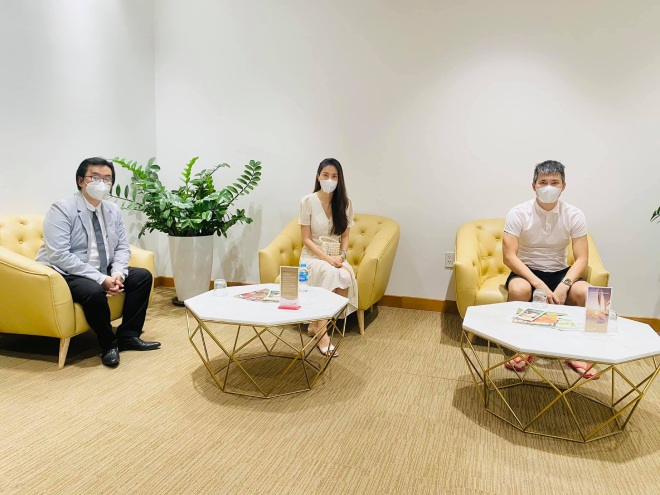 Vợ chồng nữ ca sĩ Thủy Tiên – Công Vinh đã cùng luật sư đại diện.