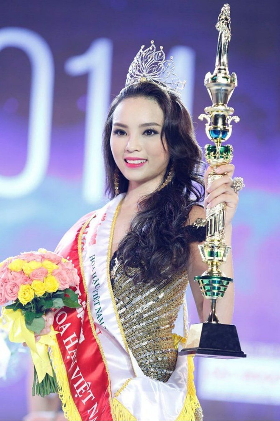 Hoa hậu Singapore sốc vì không được trao lại vương miện, CĐM gọi tên một người đẹp khác của Vbiz - 7