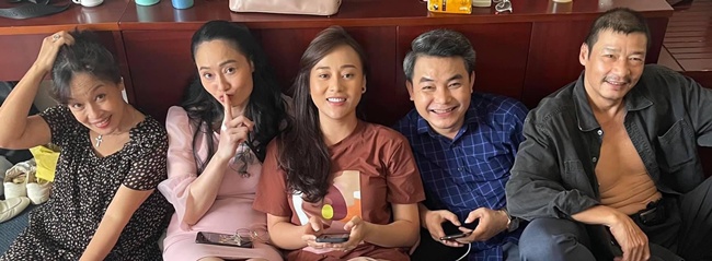 Liệu Nam có thể có niềm hạnh phúc được bố đẻ, mẹ nuôi và bố mẹ chồng cùng yêu thương?