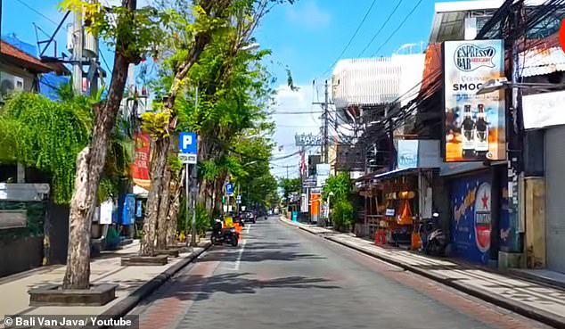 Đường phố vắng lặng ở Indonesia do COVID-19. Ảnh: Bali Van Java