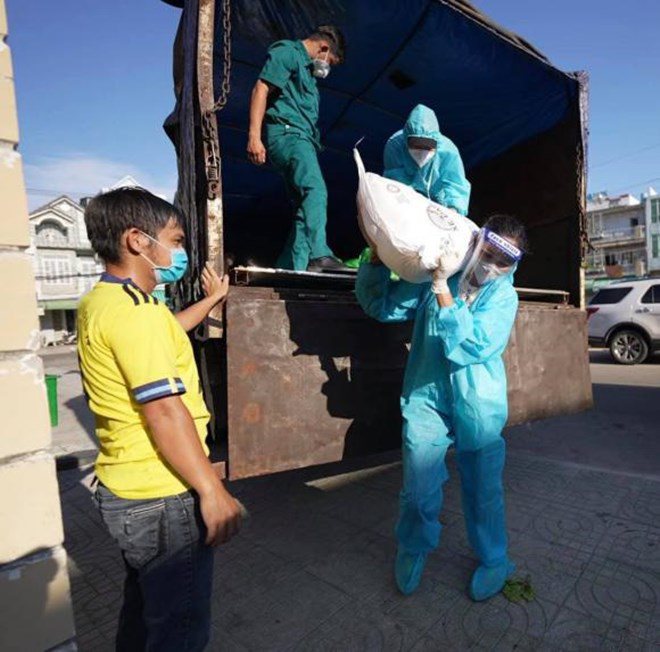 Sao Việt 24h: Lưu Hương Giang đăng khoảnh khắc cực tình của chồng và con gái trong bồn tắm - 12