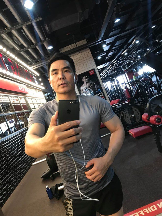 Trung Dũng chăm chỉ rèn luyện để có sức khỏe và body săn chắc, vạm vỡ.