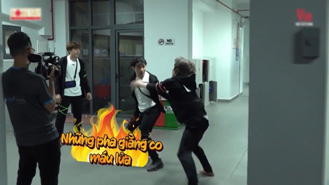 Màn giằng co của Jack và Liên Bỉnh Phát.