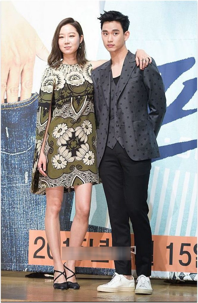 Kim Soo Hyun e dè khi ở cạnh đàn chị.