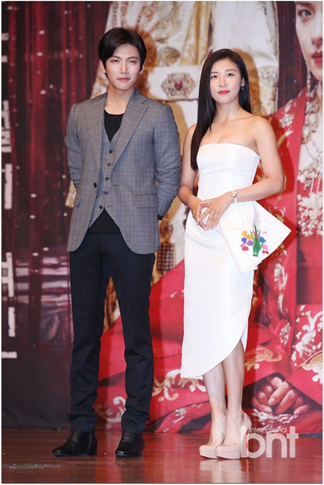Ji Chang Wook từng lép vế khi ở cạnh Ha Ji Won.