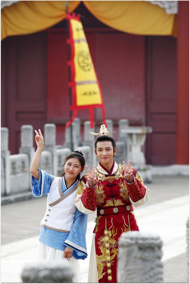 Ảnh hậu trường của Ha Ji Won và Ji Chang Wook trong Hoàng hậu Ki.