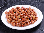 Mẹo hay nhà bếp - Làm lạc rang muối đừng cho ngay vào chảo, thêm 1 bước và 1 nguyên liệu, để lâu vẫn giòn