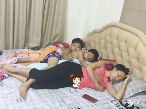 Nữ diễn viên ngủ chung giường với 2 con trai mỗi tối, vị trí cánh tay thân mật quá đà - 8