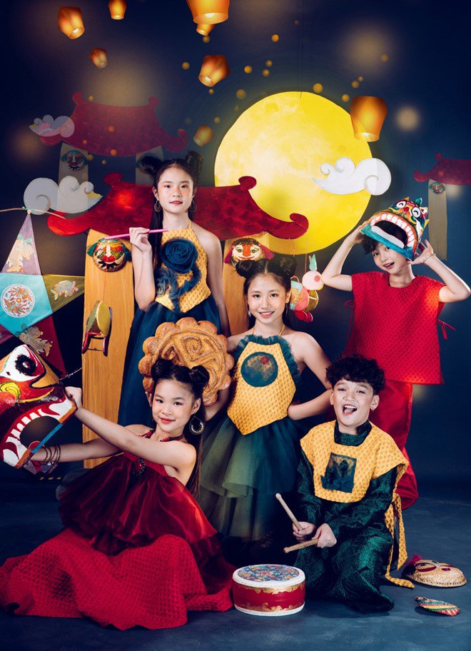 Ngay từ nhỏ, Phong Thiên đã được cha mẹ chăm lo, giáo dục rất tốt. Cha mẹ Phong Thiên luôn tôn trọng những lựa chọn và tạo điều kiện hết mình cho đam mê của cậu bé.