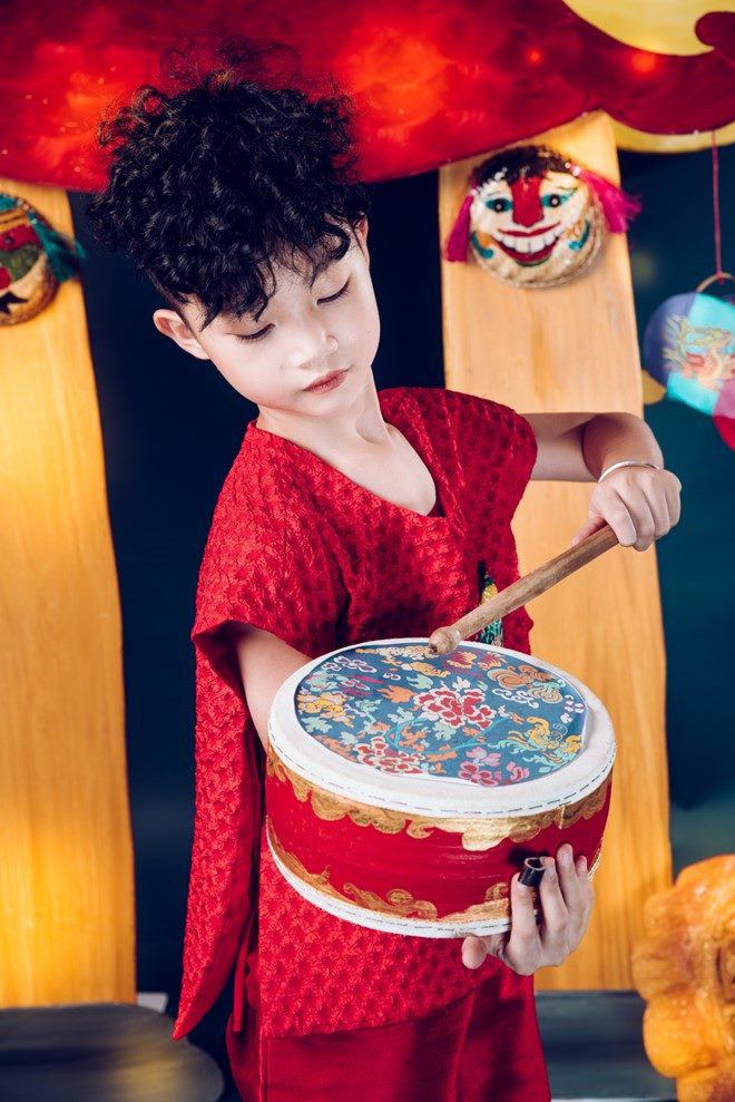 Với kinh nghiệm sải bước trên nhiều sàn runway, Phong Thiên còn ghi tên mình vào danh sách “đem chuông đi đánh xứ người” tại Thailand Fashion Week và Luxury Brand Global Fashion Week 2020.