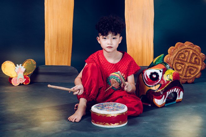 Vừa qua, Phong Thiên cũng ghi dấu ấn khi tự tin sải bước trên sàn diễn thời trang đẳng cấp quốc tế như Vietnam International Fashion Week.