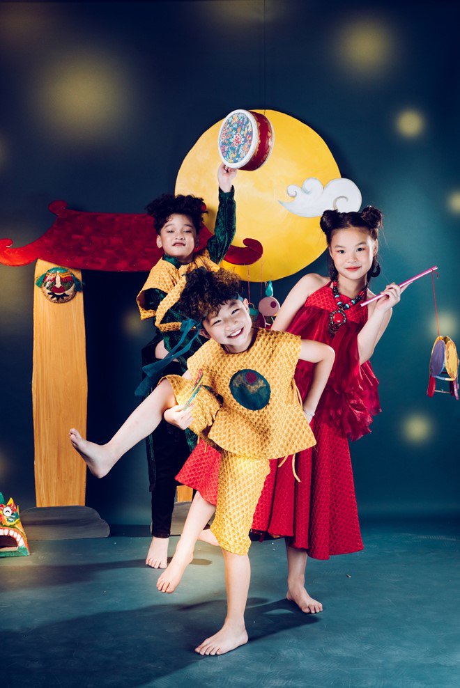 Năm nay, do tình hình dịch bệnh, em không thể đón Trung thu bên cạnh thầy cô, bạn bè, không thể đi chơi, xem rước đèn, múa lân như mọi năm.