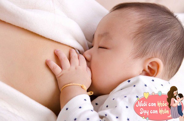 Trẻ sơ sinh nôn trớ làm mẹ tiếc sữa, con còi cọc: BS Nhi mách cách giải quyết dễ dàng - 4
