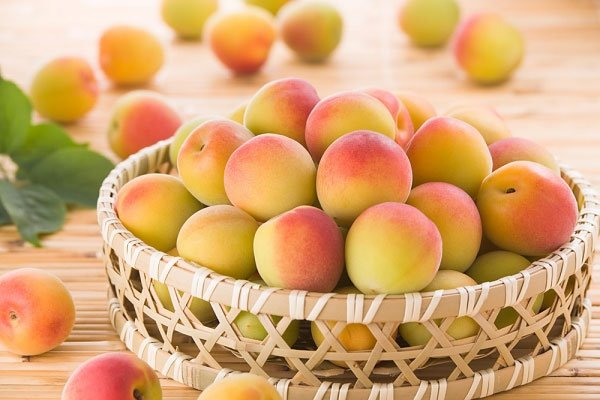 Đào là một loại quả có mùi thơm đặc biệt, vị ngọt rất hấp dẫn người ăn và chứa hàm lượng dinh dưỡng cao có lợi cho sức khỏe. Ảnh minh họa