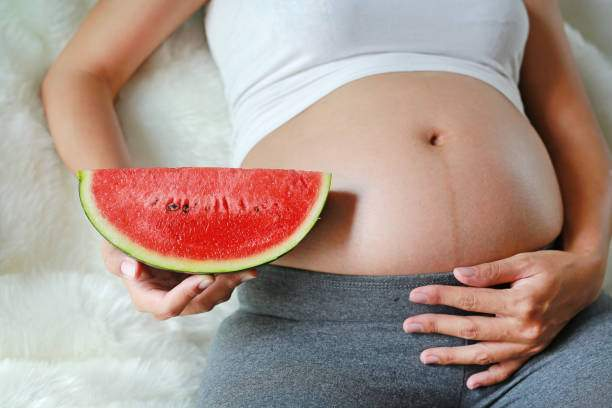 Bên cạnh chức năng giải khát, dưa hấu còn có tác dụng rất tốt trong việc chữa trị các vấn đề tiêu hóa và khó chịu khi mang thai. (Ảnh minh họa)