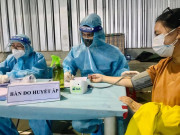 Tin tức - "Sốt xình xịch" clip tiếp viên hàng không hướng dẫn tiêm vắc-xin: Người trong cuộc chia sẻ bất ngờ