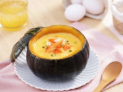 Làm mẹ - Cách làm bí đỏ hấp trứng cho bé ăn dặm