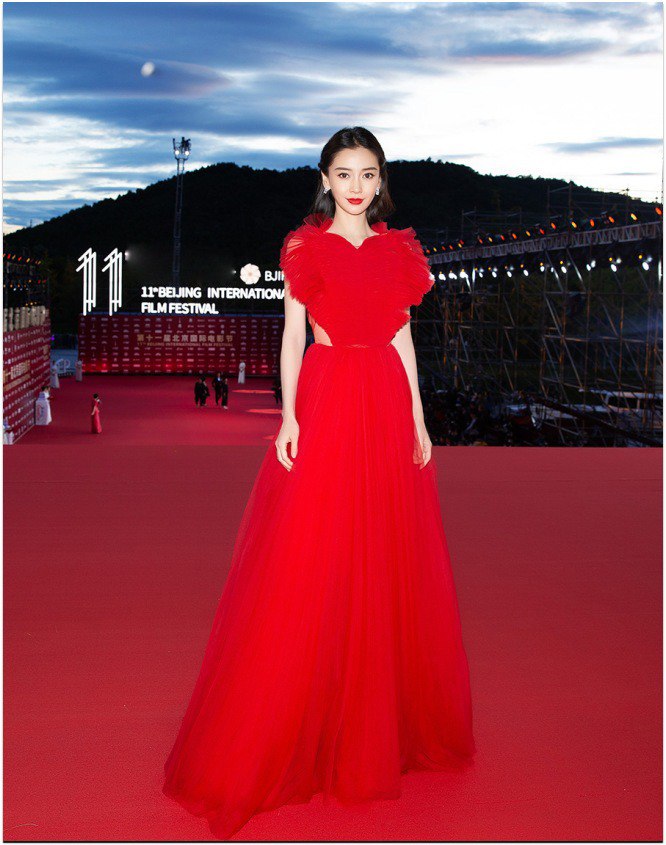 Angelababy trên thảm đỏ LHP Bắc Kinh.