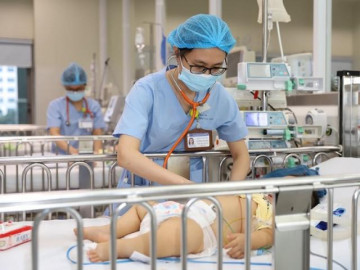 Nổi mụn sau gáy tưởng vô hại, sau một ngày bé 18 tháng nhập viện trong tình trạng nguy kịch