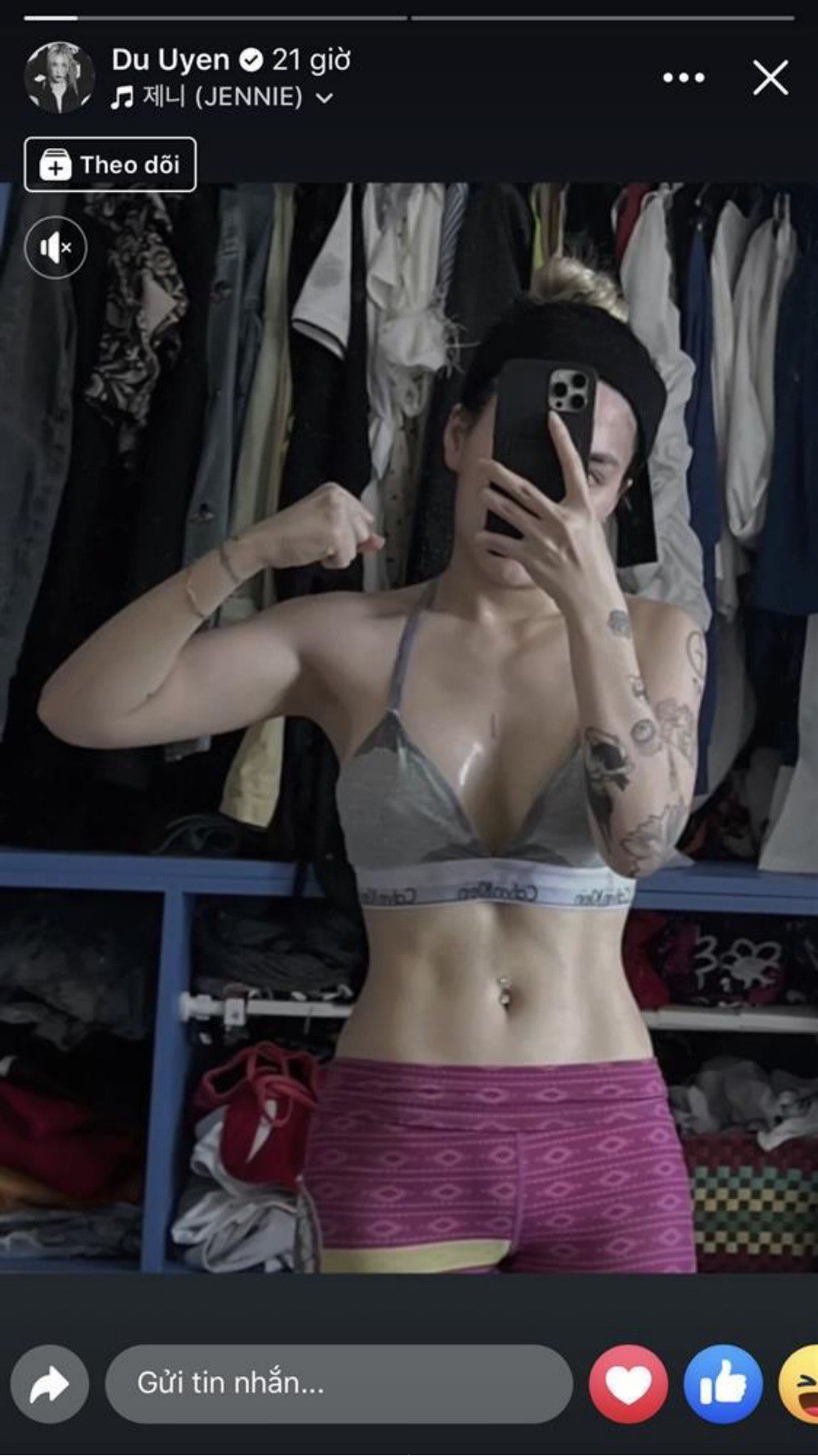 Theo đó, cô nàng liên tục tạo dáng trước gương, đặc biệt là giơ tay thành nắm đấm và gồng khoe chuột cùng chiếc bụng múi săn chắc. Chính chủ cũng phải tự nhận bản thân trông hơi đàn ông.