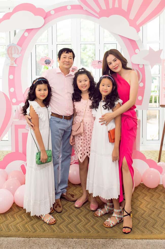 4 Hoa hậu Việt lấy chồng đại gia, đẻ liền tù tì rồi ở nhà chăm con - 15