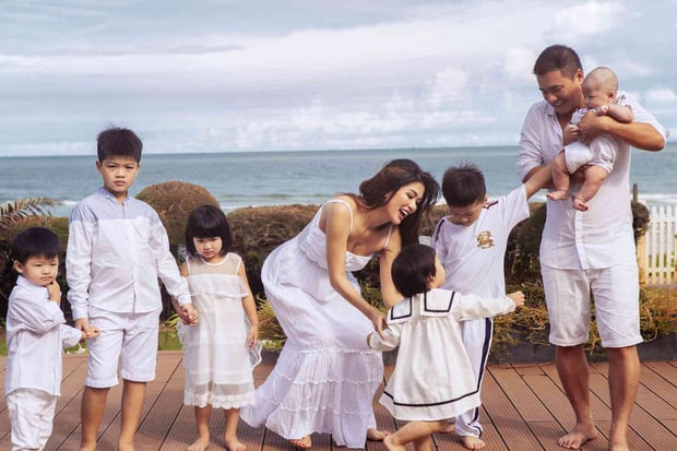 4 Hoa hậu Việt lấy chồng đại gia, đẻ liền tù tì rồi ở nhà chăm con - 4