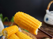 Bếp Eva - Luộc ngô, đổ thêm thức uống này vào ngô ngon ngọt, căng mịn, bổ hơn nhiều lần