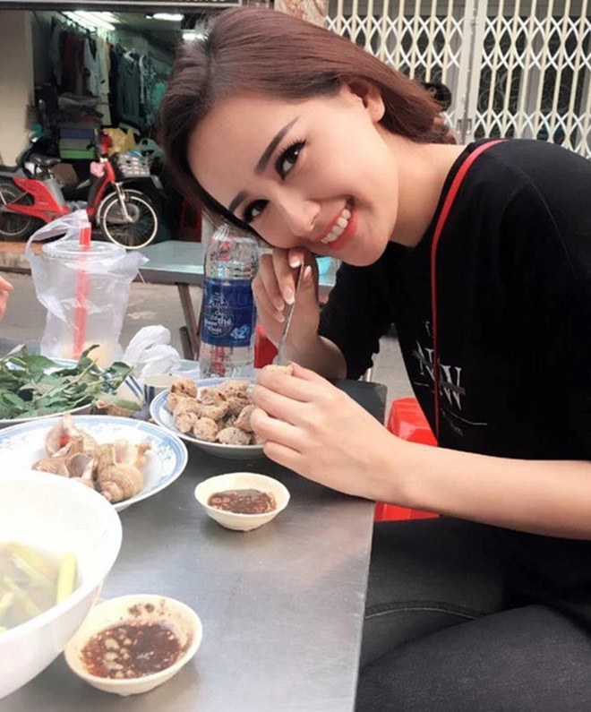 Mỹ nhân ngồi vỉa hè: Người mộc mạc nhan sắc vẫn chói loá, người dặm cả mấy lớp phấn son - 8