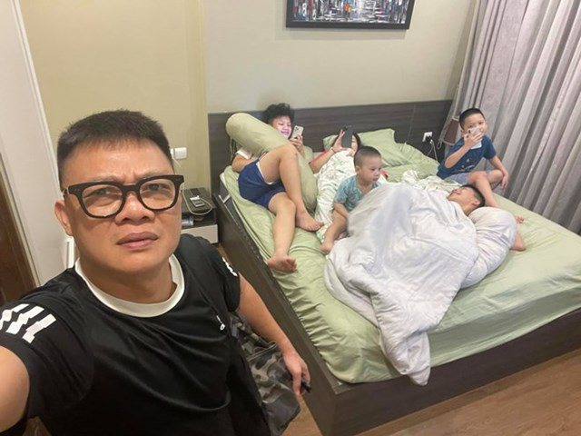 4 con trai nằm kín giường giữ mẹ, BTV đông con nhất VTV Quang Minh: Mất sạch, chẳng còn gì