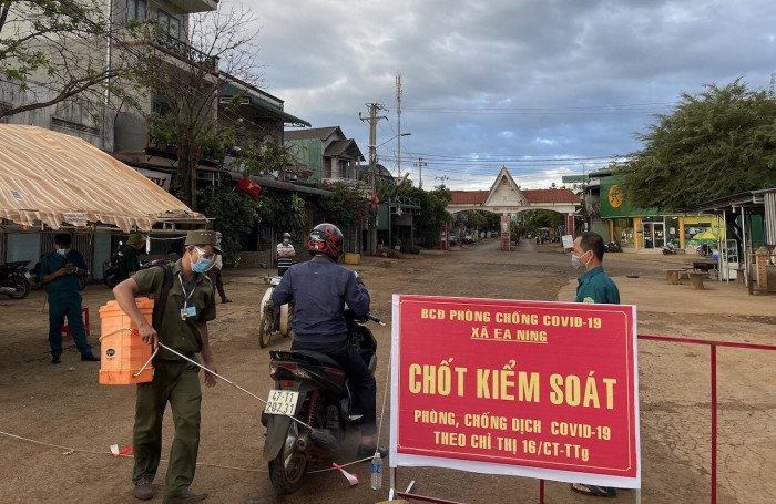 Chốt kiểm soát phòng, chống dịch Covid-19 trên địa bàn huyện Cư Kuin vào thời điểm bị giãn cách theo Chỉ thị 16.