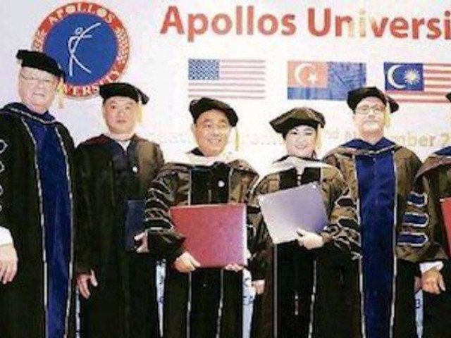 Nữ đại gia Nguyễn Phương Hằng được phong hàm Giáo sư ở Mỹ