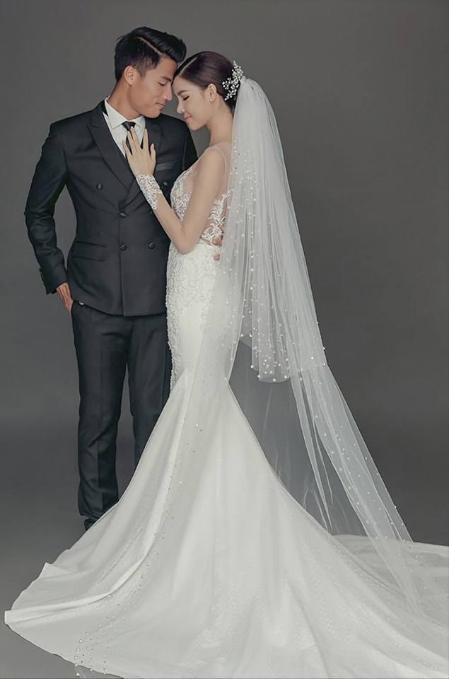 Vợ Mạc Hồng Quân đăng lại bức ảnh cưới chụp từ 5 năm trước, thông báo sắp cưới lần 2 với ông xã.