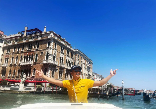 Vợ Hồ Hoài Anh và Hồng Đăng đều có động thái lạ, Lưu Thiên Hương thanh minh khi em chồng về Việt Nam - 7