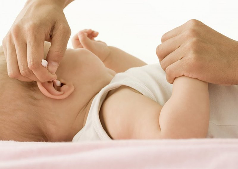 Dấu hiệu viêm tai giữa ở trẻ sơ sinh như thế nào? - 4