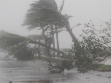 Bão số 1 đạt cấp độ cực đại, cách Quảng Ninh 400km: Nhiều tỉnh Bắc Bộ mưa như trút do ảnh hưởng bão