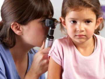 Mẹo chữa viêm tai giữa cho bé bằng dân gian tại nhà