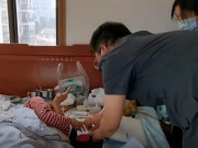 Làm vợ - Chăm vợ liệt giường 16 năm, chồng đột ngột đề nghị ly hôn, thái độ của vợ gây tranh cãi