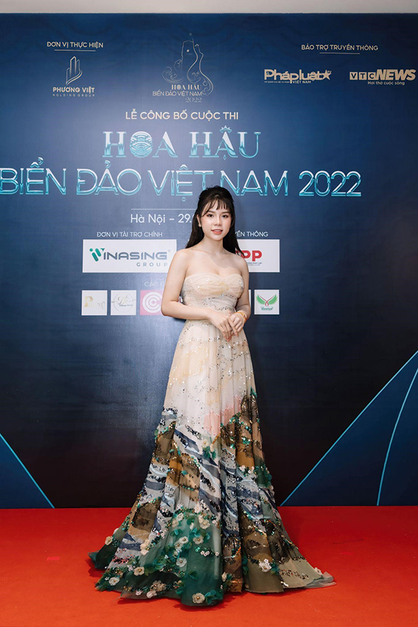 CEO Đỗ Thu Thảo Nguyên khoe trọn bờ vai quyến rũ trong buổi họp báo Hoa hậu Biển đảo Việt Nam 2022 - 2