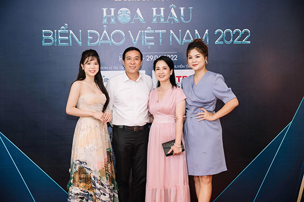 CEO Đỗ Thu Thảo Nguyên khoe trọn bờ vai quyến rũ trong buổi họp báo Hoa hậu Biển đảo Việt Nam 2022 - 5
