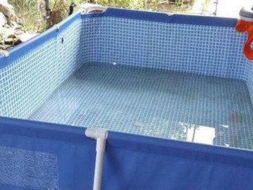 Bé gái 3 tuổi đuối nước khi tắm bể bơi mini tại nhà